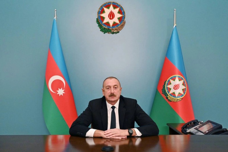 İlham Əliyev Si Cinpini təbrik edib